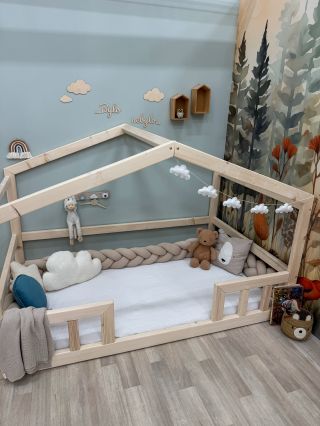 Sluníčko ☀️ ploché se vstupem uprostřed Dřevěné dekorace na stěně jsou od @pieris.cz 😍