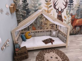 Domečková postýlka sluničko ploché 🌞 Dokonalé doplnky od @mavie_forbabies ❤️ Dokonalá tapeta od @dovidocz 🌲...