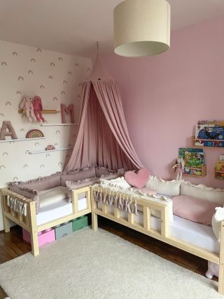 Dostali jsme fotku od naší zákaznice 😍 Nádherný růžový svět s postýlkami Dúha – úplná pohádka! ✨🌸 Moc děkujeme za krásnou...