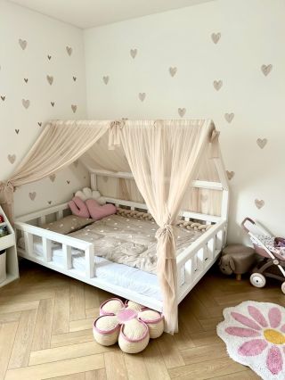 Domečková postýlka Hvězdička ⭐️ s celoobvodovou zábranou. Moc děkujeme mamince za nádhernou fotku 😍🫶🏼...